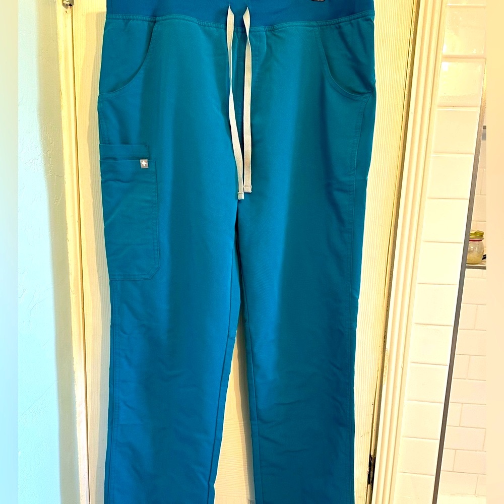 FIGS Technical Collection Women’s Scrub Pants Size M Tall, Pacific Blue